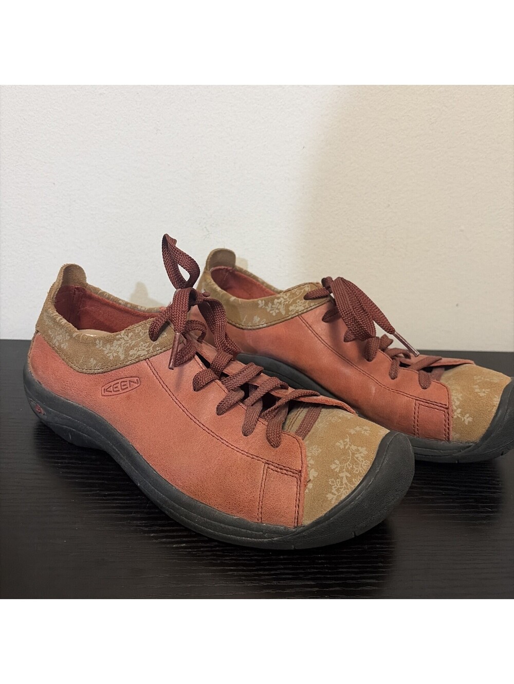 Keen Barika XT Womens Size 8 Two Tone Suede Floral Leather Oxford Walking Shoes
